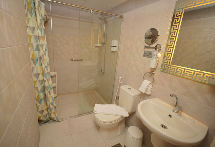 Bathroom 4, Petra Plaza Hotel, Wadi Musa