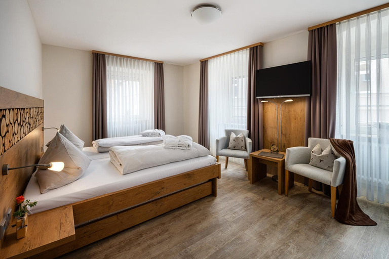 Bedroom 2, Hotel Zur Post, Kelheim