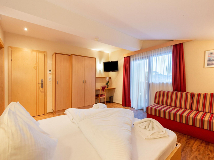 Bedroom 3, Apartment in Langenfeld With Recreation Room, Imst
