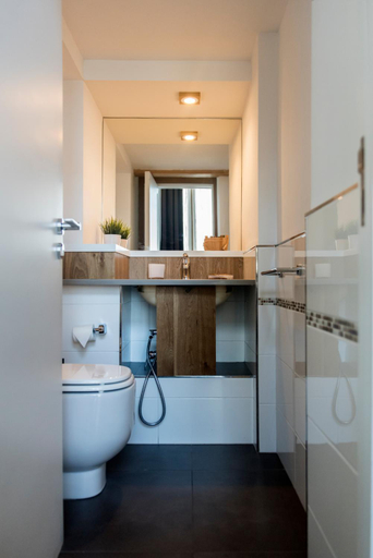 Bathroom 3, Agora Apartments, Napoli