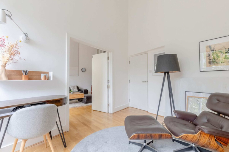 Others 3, Chic 1BD Maisonette W/hot Tub, King's Cross!, London