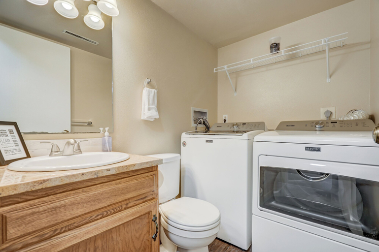 Bathroom 3, Mid-ViewHouse Inn, El Paso