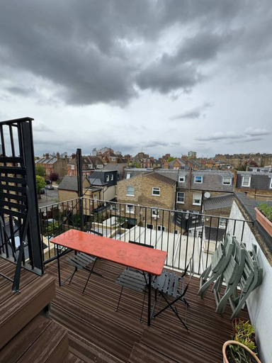 Others 5, Homely Flat W/terrace, 3 Mins to Battersea Park, London