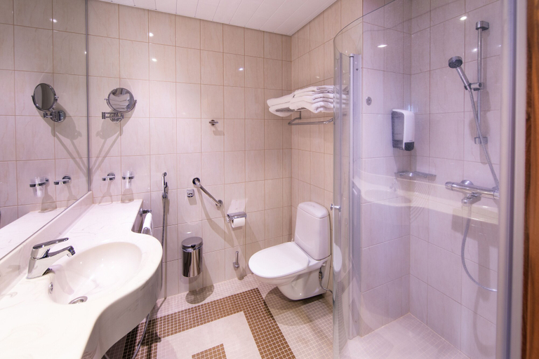 Bathroom 5, Santa's Resort & Spa Hotel Sani, Northern Ostrobothnia