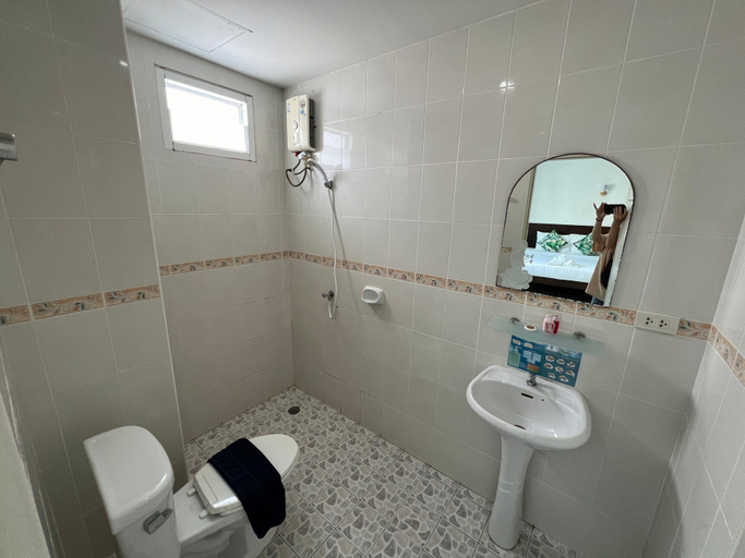 Bathroom 3, Kiwi Boutique Hotel, Pulau Phuket