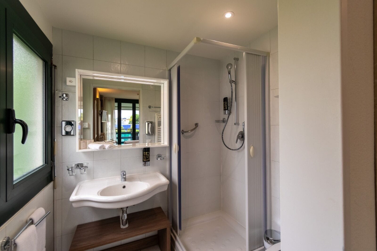 Bathroom 4, Hotel Tiziana, Locarno
