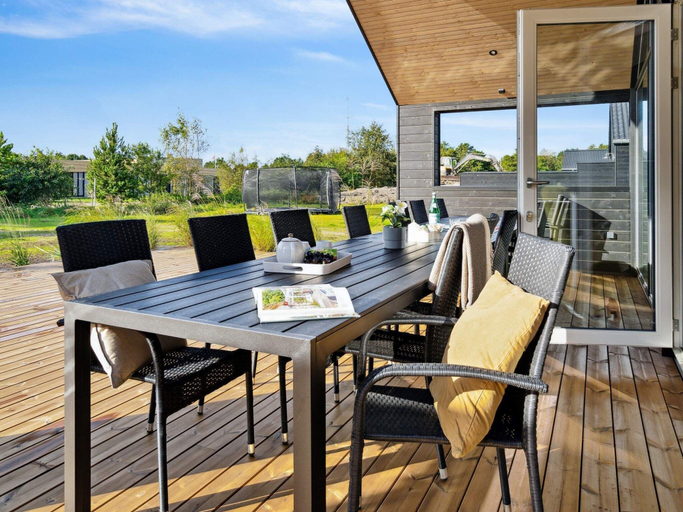 Dining 2, 5 Star Holiday Home in Romo, Tønder