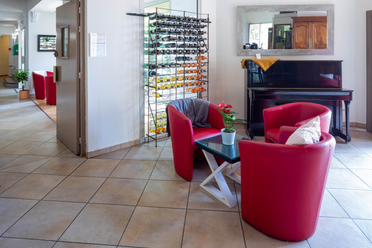 Public Area 2, Logis Hôtel Noemys Pont de l’Etoile, Bouches-du-Rhône