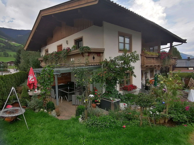 Exterior 5, Apartment in Walchen Near Ski Slopes, Zell am See