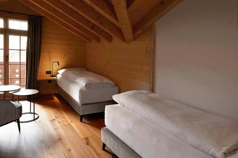 Bedroom 2, Alpenland, Saanen