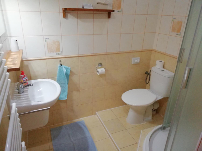 Bathroom 3, Three Apartment, Cheb