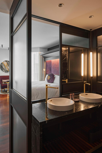 Bathroom 16