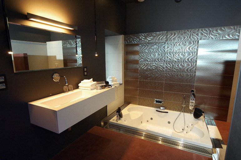 Bathroom 7