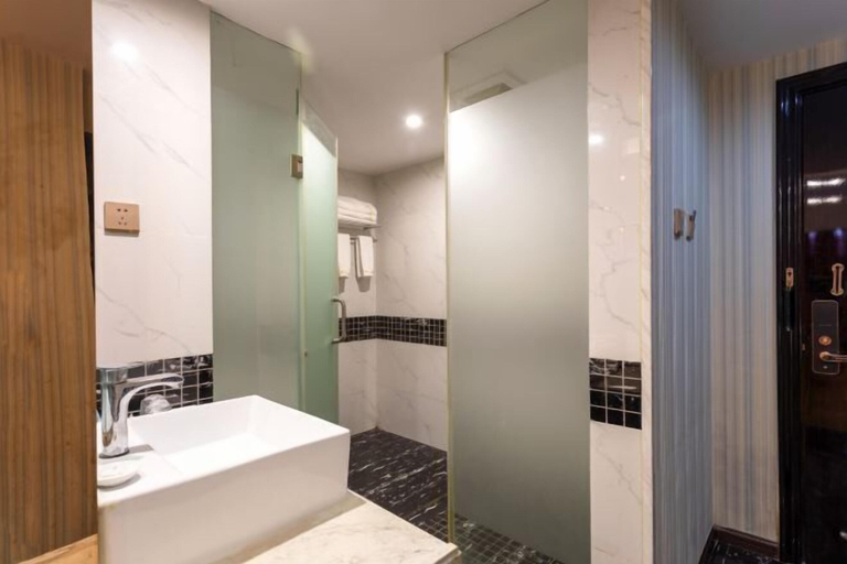 Bathroom 4, Yunshang, Honghe Hani and Yi