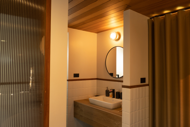 Bathroom 15