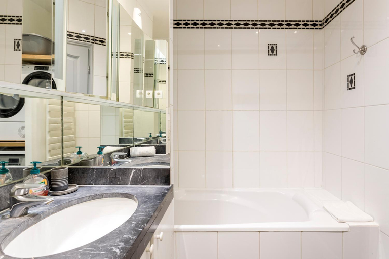 Bathroom 3, Champs Elysees - Lincoln Appartements, Paris