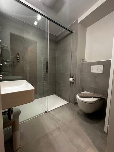 Bathroom 2, Hotel & Restaurant Graf, Sankt Pölten