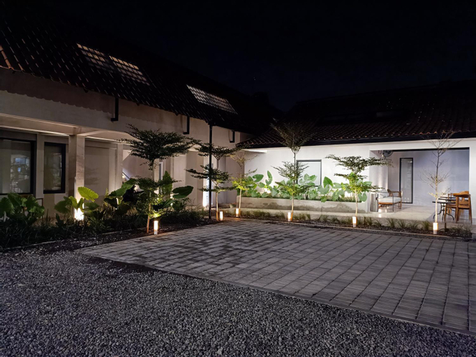 Exterior 5