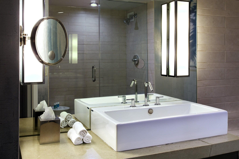 Bathroom 10
