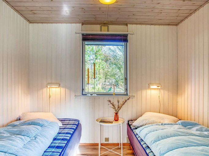 Room 2, 6 Person Holiday Home in Laeso, Læsø