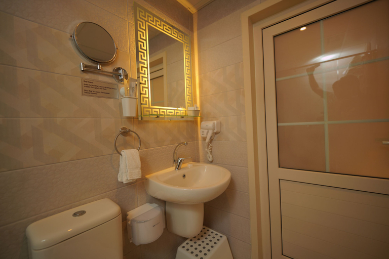 Bathroom 4, Petra Plaza Hotel, Wadi Musa