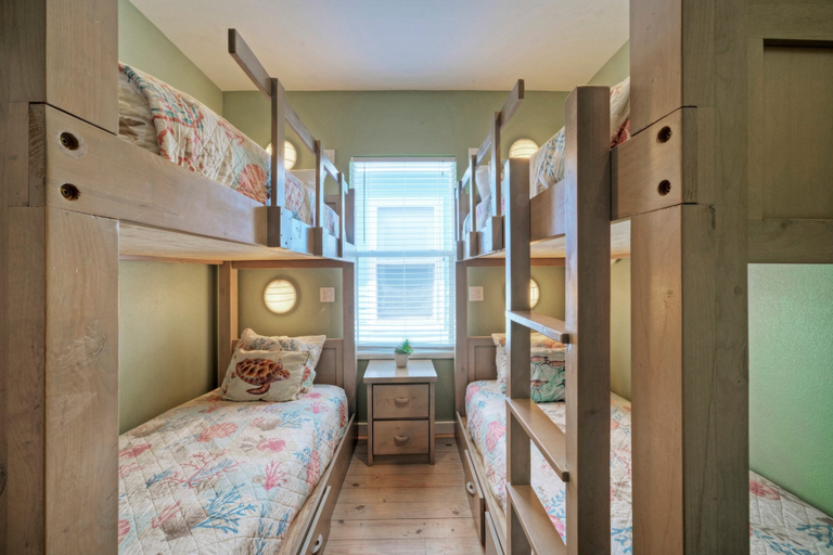 Bedroom 2, Purple Pelican by Avantstay Waterfront Oasis, Nueces
