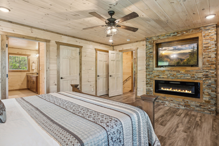 Bedroom 3, Hilltop Dreamin' 4 Bedroom Cabin by RedAwning, Sevier