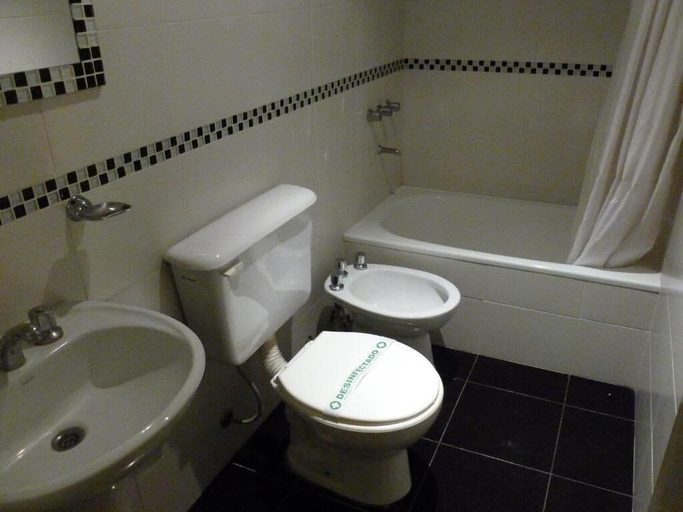 Bathroom 5, Hotel Dallas Center, General Pueyrredón