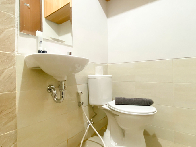 Bedroom 4, Cozy and Simply Studio Transpark Juanda Bekasi Timur Apartment By Travelio, Bekasi
