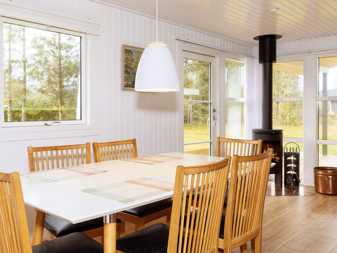 Dining 3, 6 Person Holiday Home in Hals, Aalborg