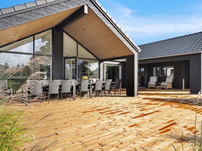 Dining 5, 5 Star Holiday Home in Romo, Tønder