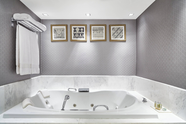 Bathroom 5, Sheraton Grand Rio Hotel & Resort, Rio de Janeiro