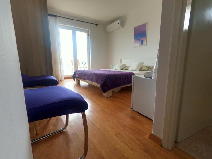 Others 4, Rooms Jelena, Primošten