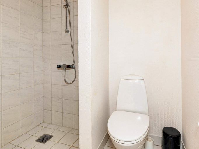 Bathroom 4, 9 Person Holiday Home in Thyholm, Struer