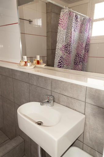 Bathroom 4, Alpha Studios, South Aegean
