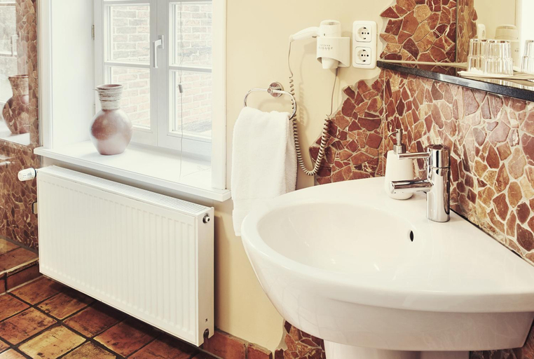 Bathroom 2, Bed & Breakfast SahaRa, Lüneburg