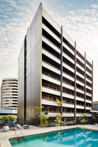 Exterior & Views 25
