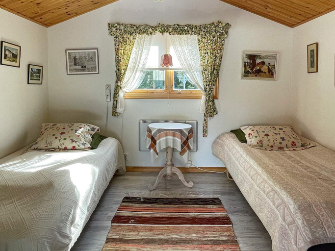 Room 4, 7 Person Holiday Home in Grisslehamn, Norrtälje