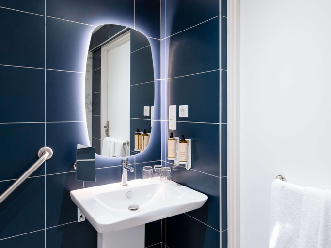 Bathroom 26