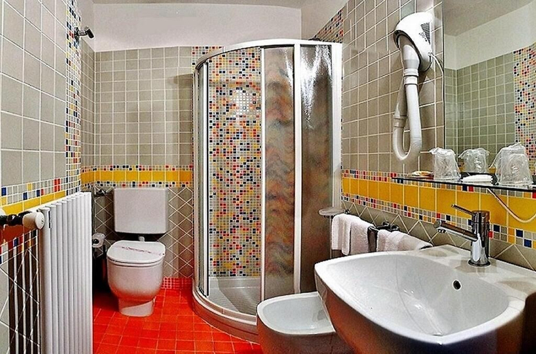 Bathroom 5, Hotel Savoia, Udine
