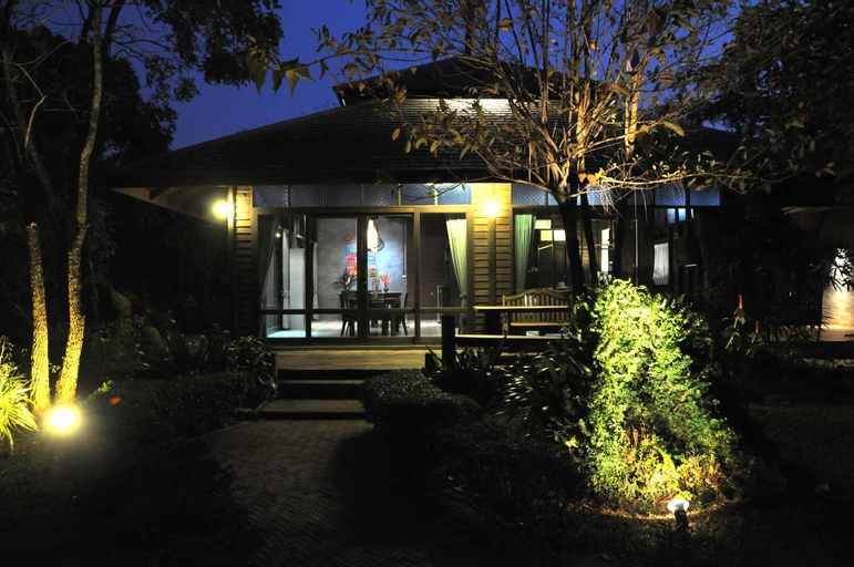 Exterior 9