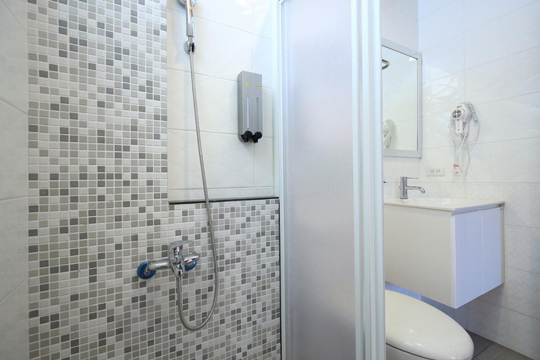 Bathroom 4, Shanghai Time Bed and Breakfast, Hualien