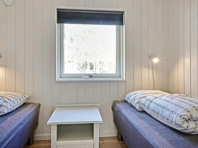 Room 4, 5 Star Holiday Home in Nexo, Bornholm