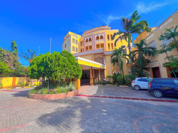 Exterior & Views 2, Sea Breeze Beachfront Apartments, Kisauni