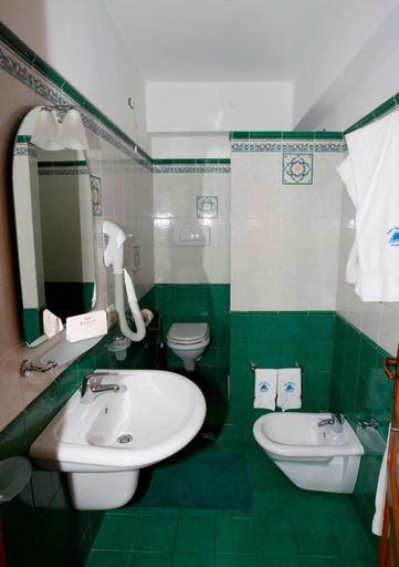 Bathroom 4, Hotel Tesoriero, Messina