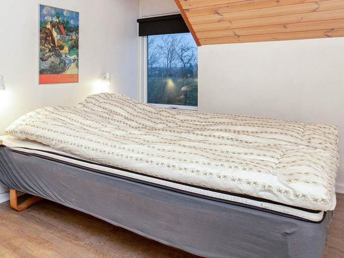 Bedroom 2, 8 Person Holiday Home on a Holiday Park in Blavand, Varde