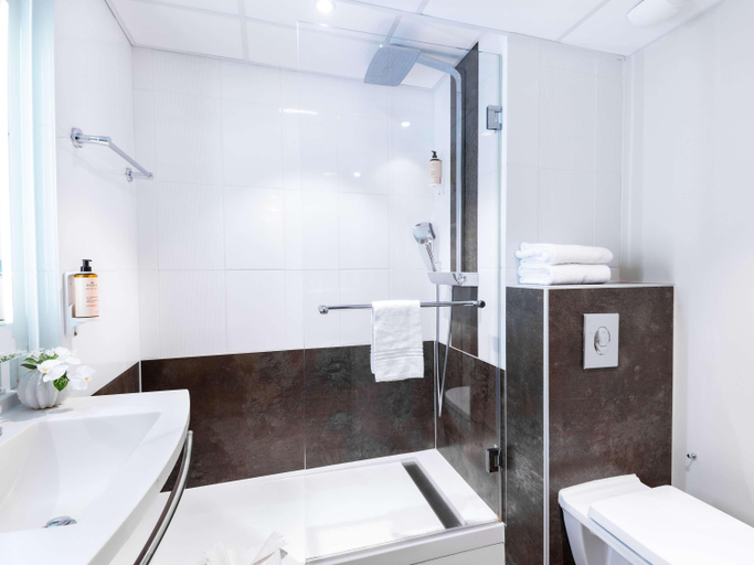 Bathroom 4, Mercure Colmar Centre Unterlinden, Haut-Rhin
