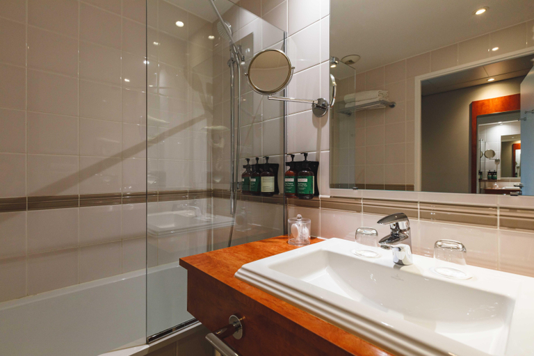 Bathroom 23