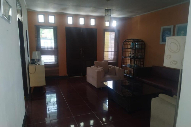 Others, OYO 90699 Yellow White Guesthouse Palu, Palu