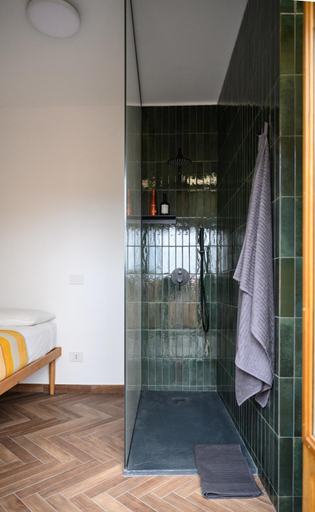 Bathroom 3, Vetriera41, Palermo